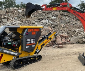 Dragon Crusher CR400 Petrol with breaker port and conveyor